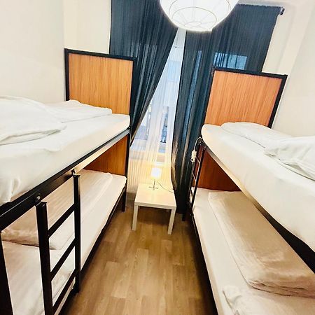 Happy Hostel In Centrum Прага Экстерьер фото